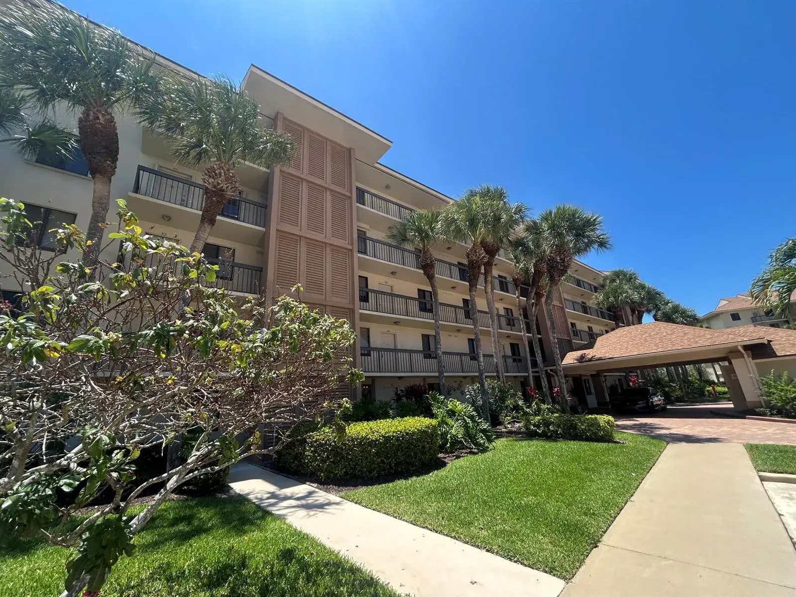 2 bedroom 2 bath Residential for sale at 1901 Marina Isle Way # 302, Jupiter FL 33477