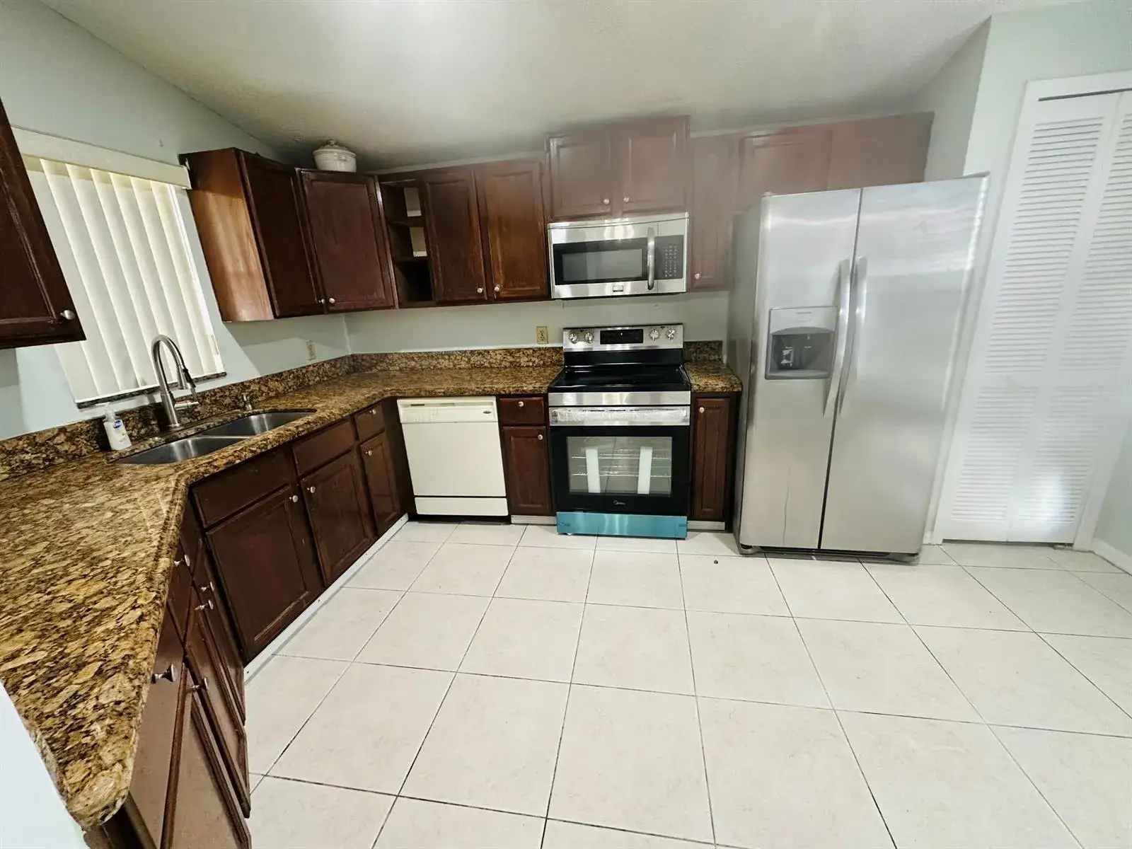 3 bedroom 2 bath Residential Lease for rent at 5165 Foxhall Pl, West Palm Beach FL 33417