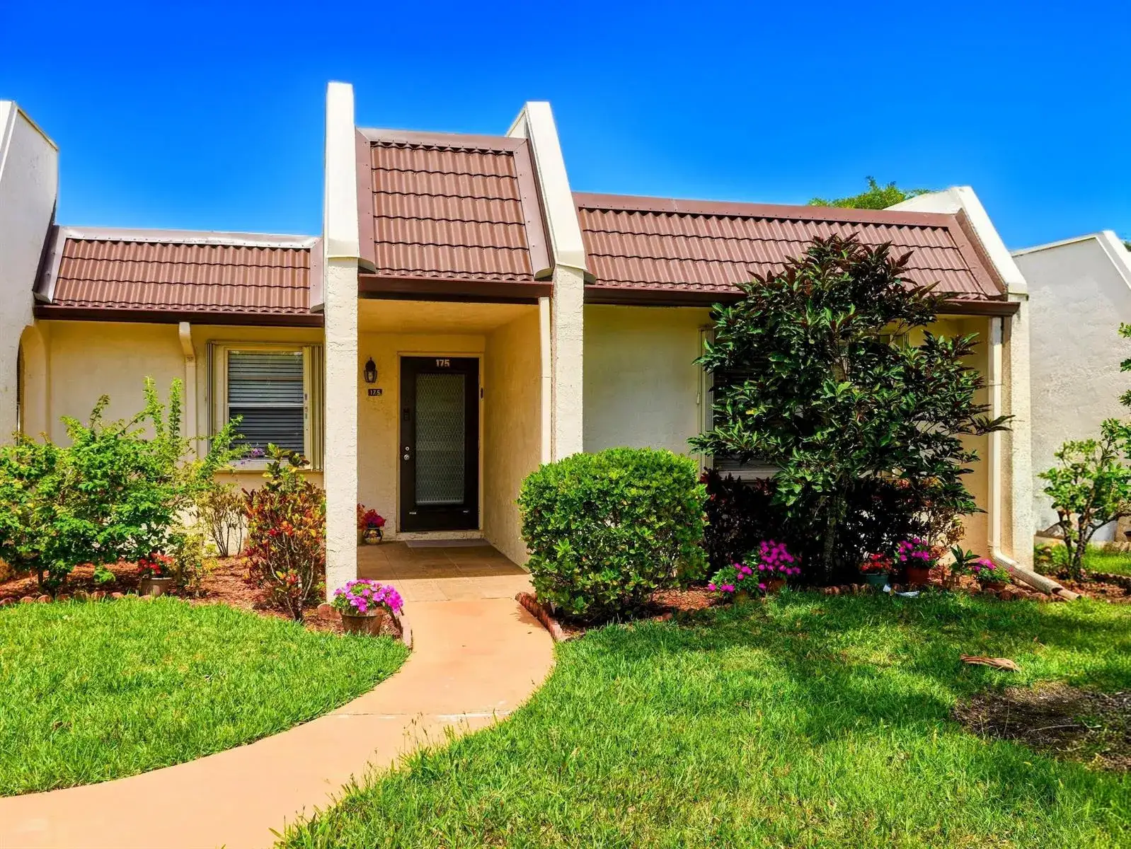 2 bedroom 2 bath Residential for sale at 175 Lake Susan Lane, West Palm Beach FL 33411