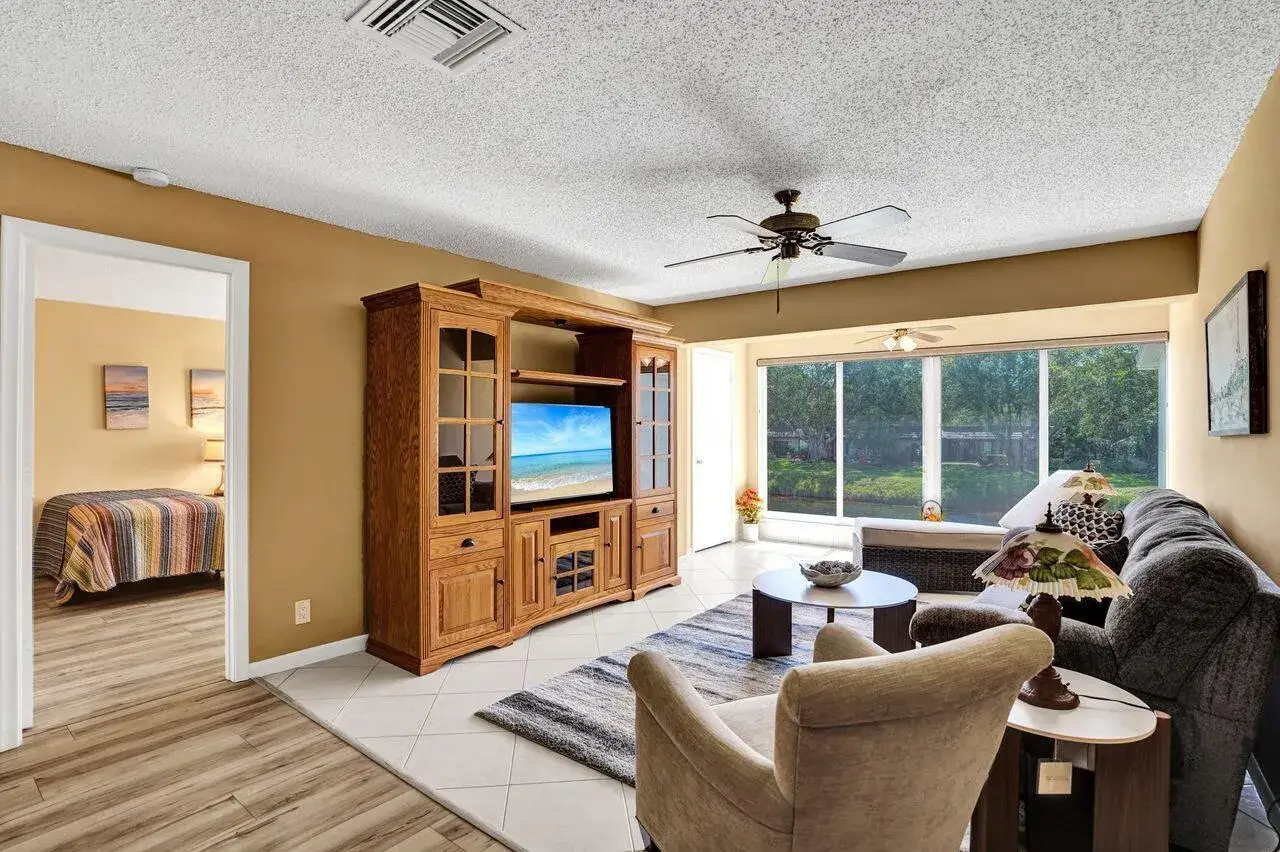 2 bedroom 2 bath Residential for sale at 1050 Citrus Way # 203, Delray Beach FL 33445