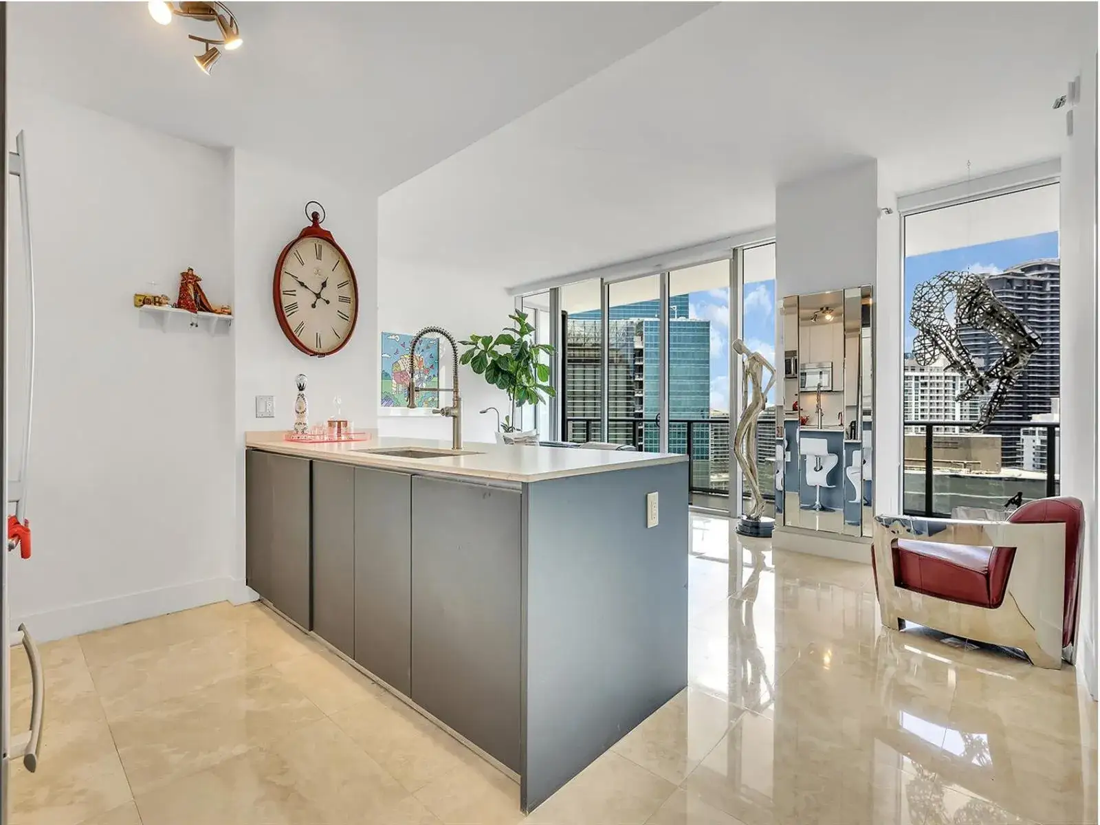 1 bedroom 1 bath Residential Lease for rent at 1300 Brickell Bay Drive # 3900, Miami FL 33131