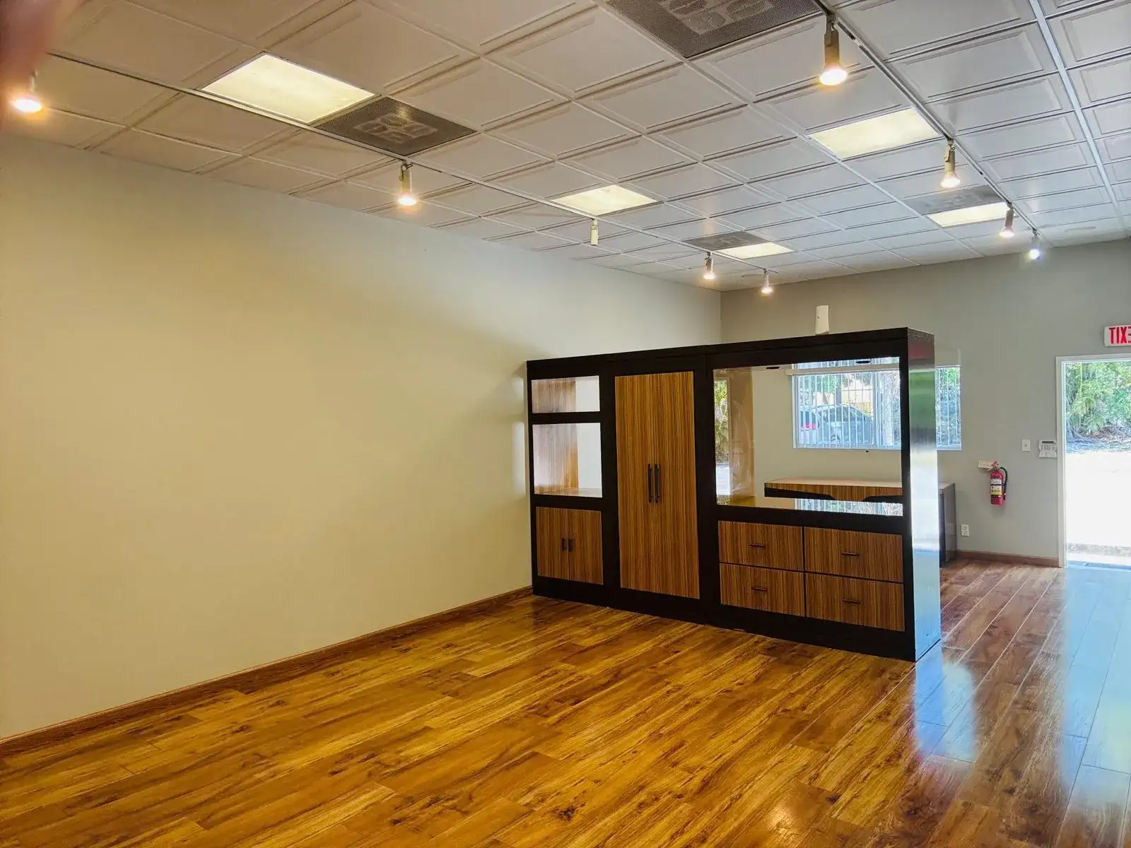 2325 NW 30th Street, Oakland Park FL 33311