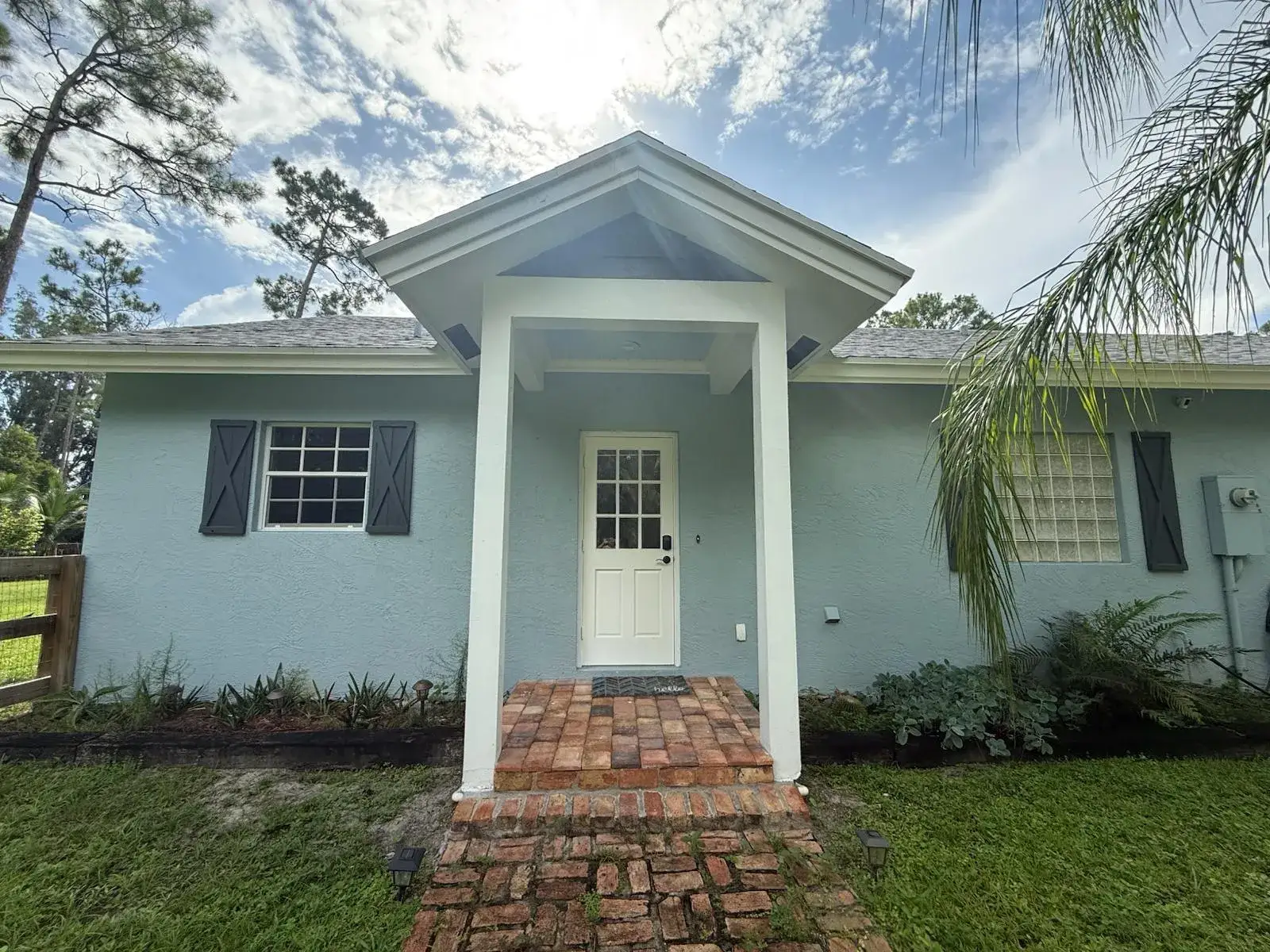 1 bedroom 1 bath Residential Lease for rent at 15831 N 44th St Street N, FL 33470