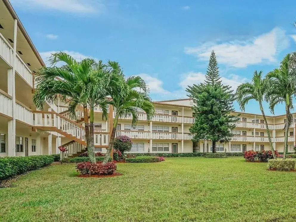 2 bedroom 1 bath Residential Lease for rent at 99 Mansfield C # 99, Boca Raton FL 33434