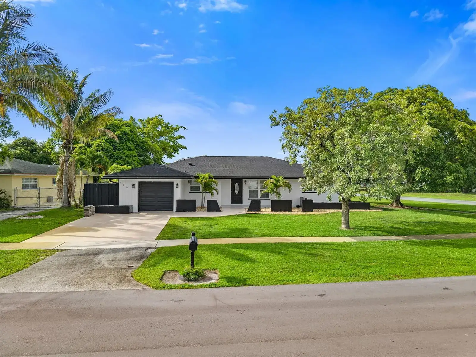 3 bedroom 2 bath Residential Lease for rent at 908 Hibiscus Drive, Royal Palm Beach FL 33411