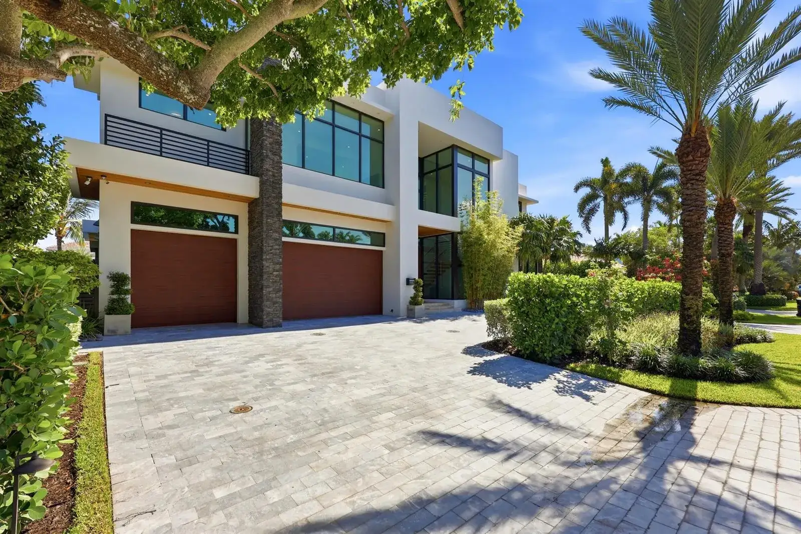 6 bedroom 6 bath Residential for sale at 2863 NE 27th Street, Fort Lauderdale FL 33306