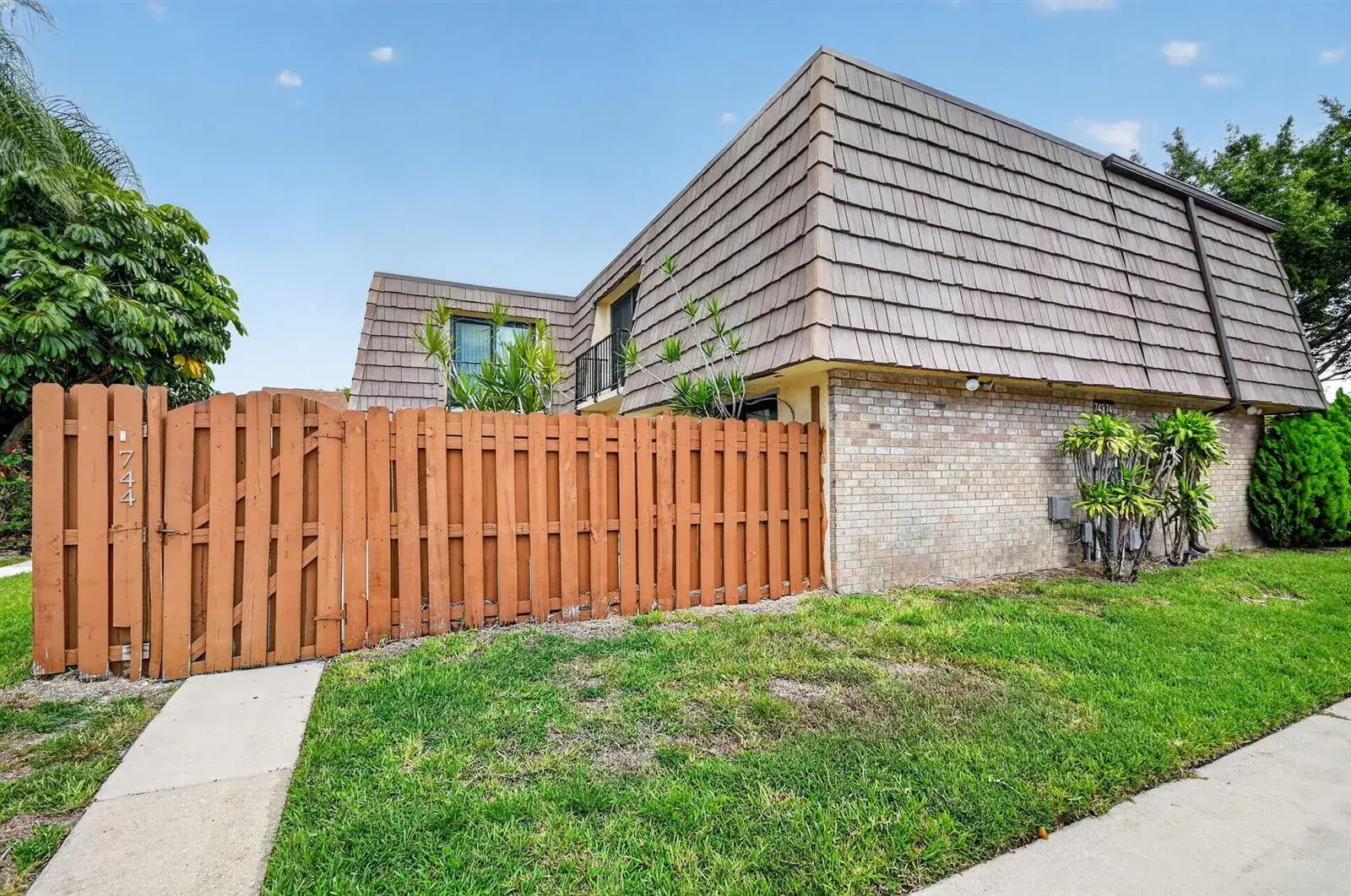 3 bedroom 2 bath Residential Lease for rent at 744 Springdale Circle, Palm Springs FL 33461