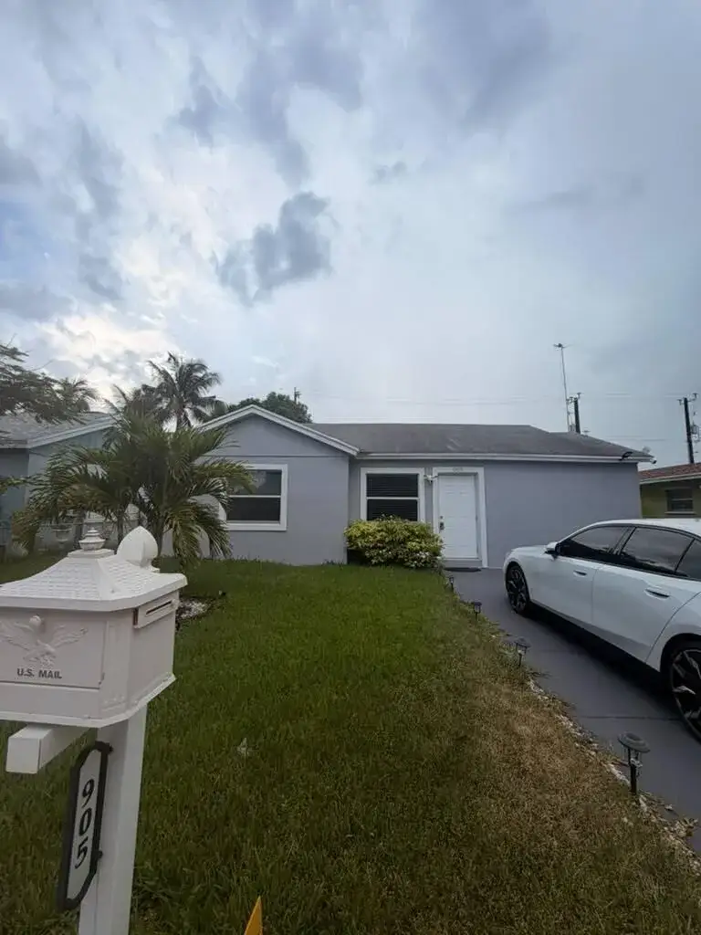 2 bedroom 1 bath Residential Lease for rent at 905 S L Street, FL 33460