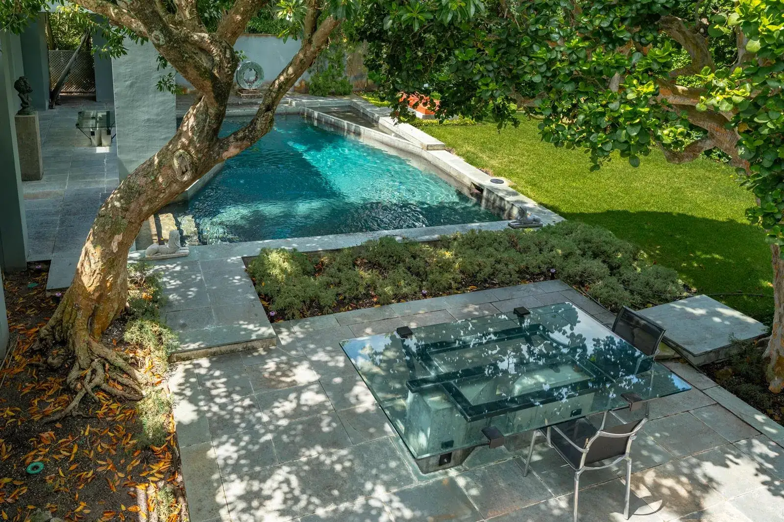 2 bedroom 2 bath Residential for sale at 1496 N Lake Way, Palm Beach FL 33480