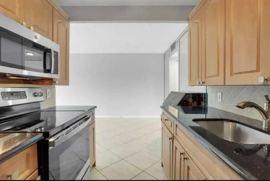 1 bedroom 1 bath Residential for sale at 2053 Cornwall C, Boca Raton FL 33434