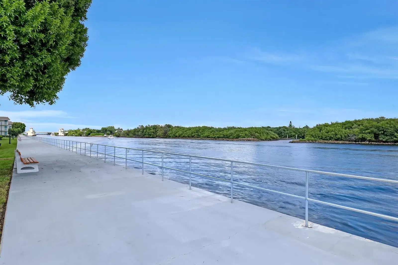 1 bedroom 1 bath Residential for sale at 680 Horizon W # 110, Boynton Beach FL 33435