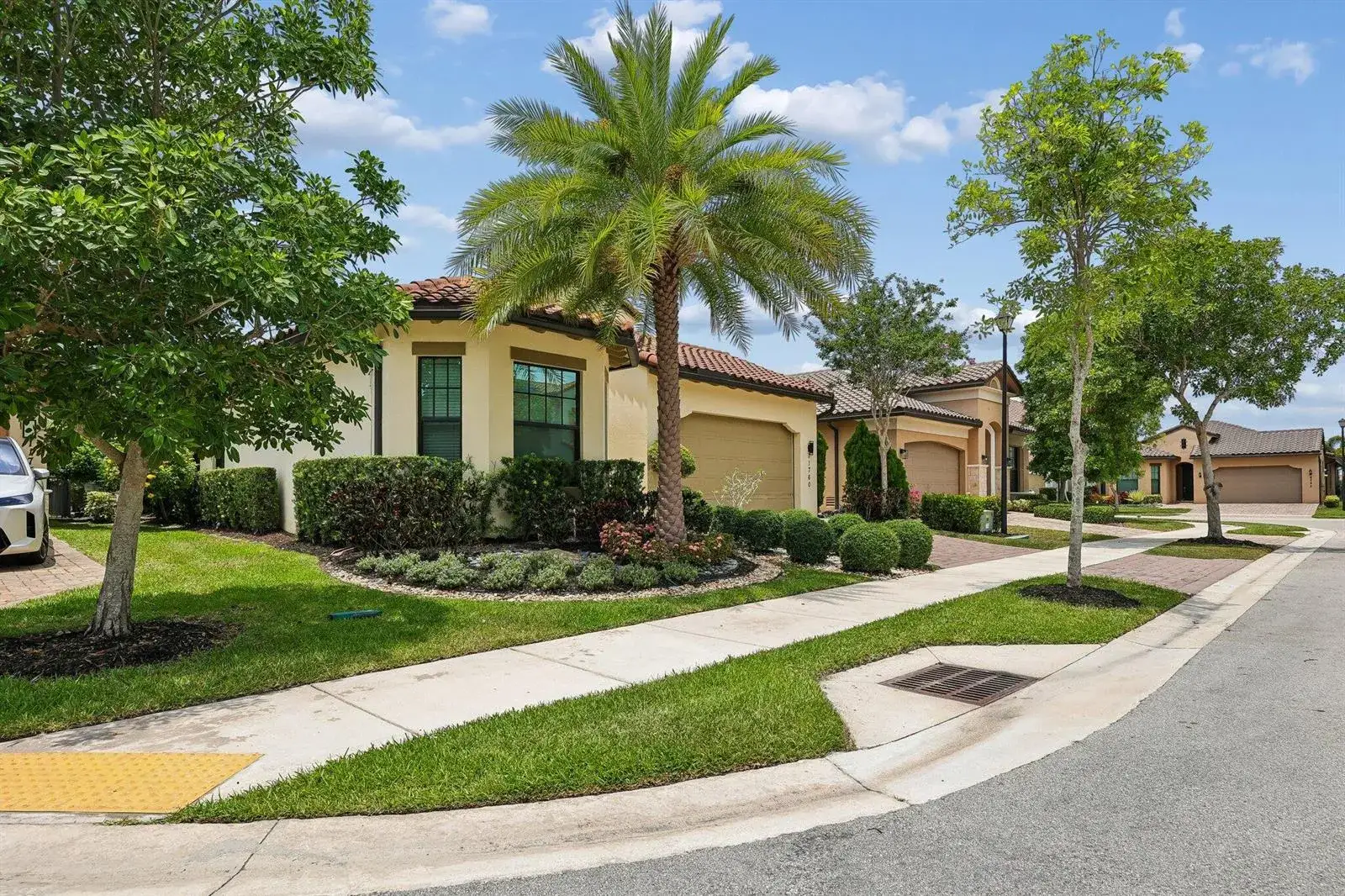 4 bedroom 3 bath Residential for sale at 11760 E Eastlake Court, Parkland FL 33076