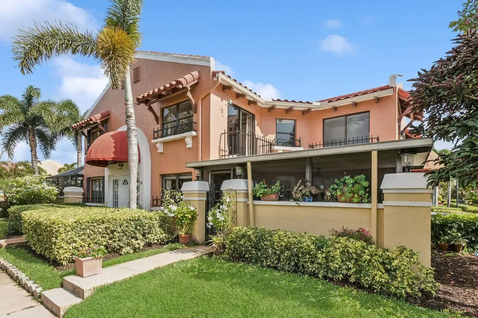 2 bedroom 2 bath Residential for sale at 24 Uno Lago Drive, Juno Beach FL 33408