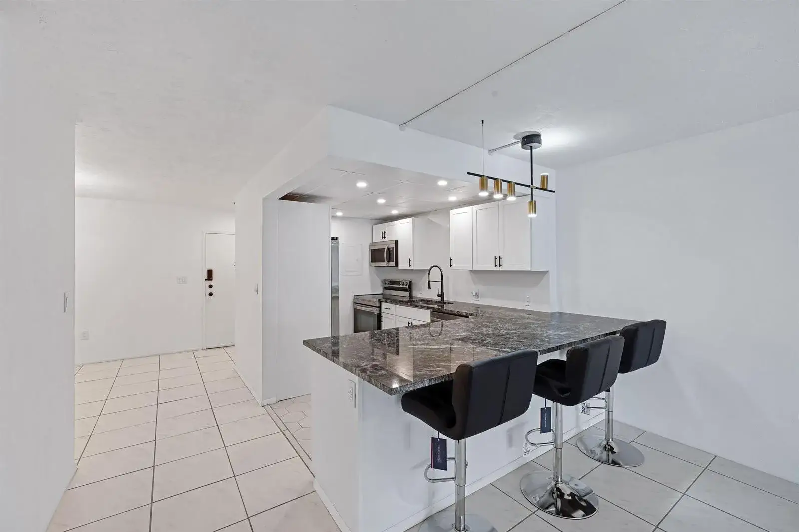 1 bedroom 1 bath Residential for sale at 7100 NW 17th Street # 220, Plantation FL 33313