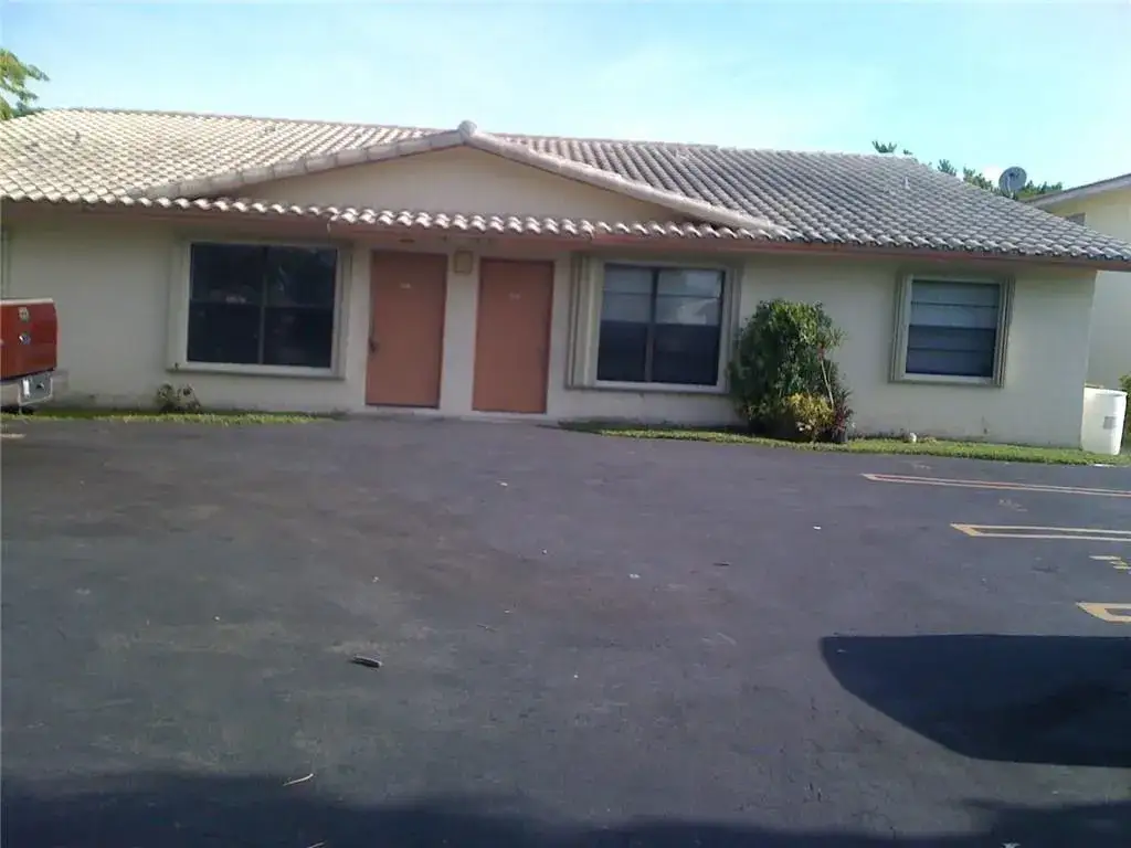 2 bedroom 2 bath Residential Lease for rent at 10817 NW 45th Street, Coral Springs FL 33065