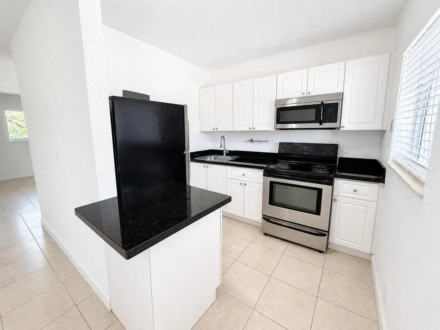 2 bedroom 1 bath Residential Lease for rent at 701 SW 14th Avenue # 7, Fort Lauderdale FL 33312