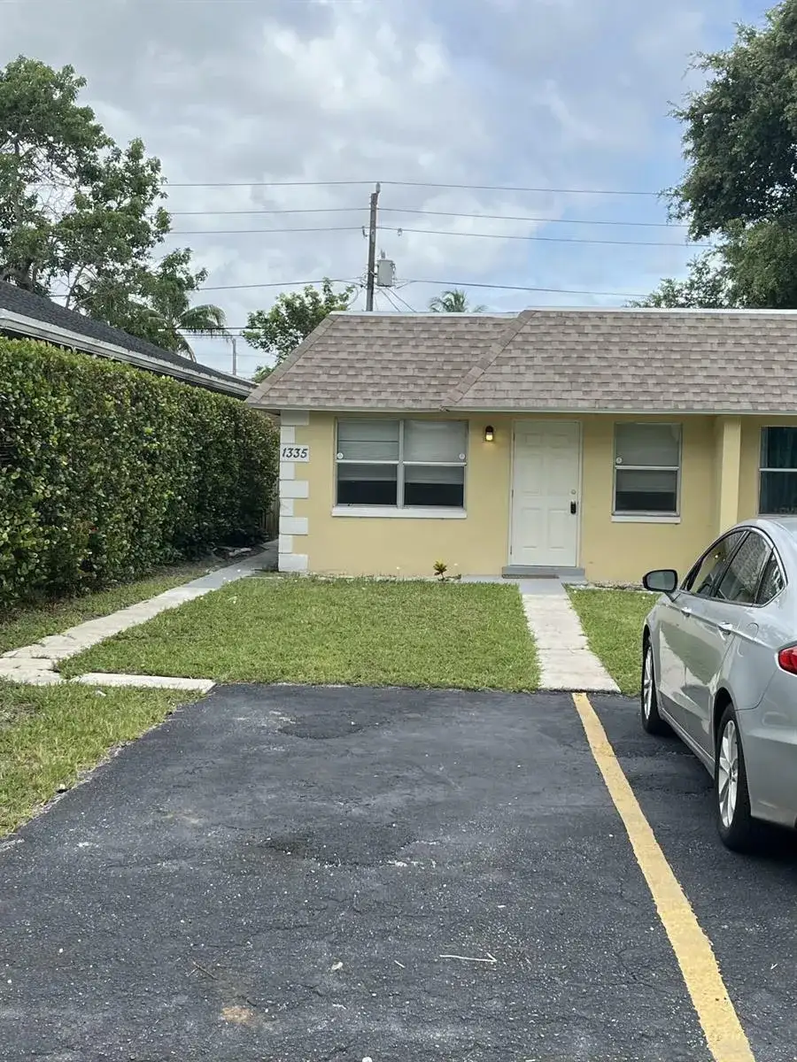 3 bedroom 1 bath Residential Lease for rent at 1335 NW 7th Terrace, Fort Lauderdale FL 33311