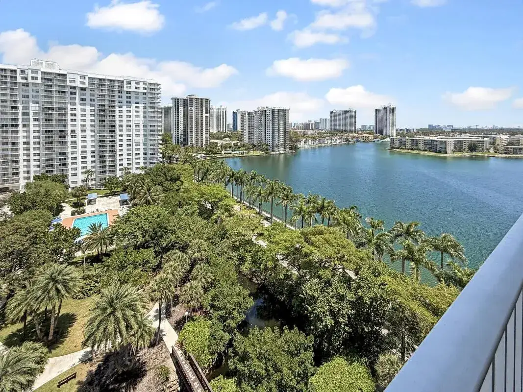 2 bedroom 2 bath Residential Lease for rent at 2801 NE 183rd Street # 1212, Aventura FL 33160