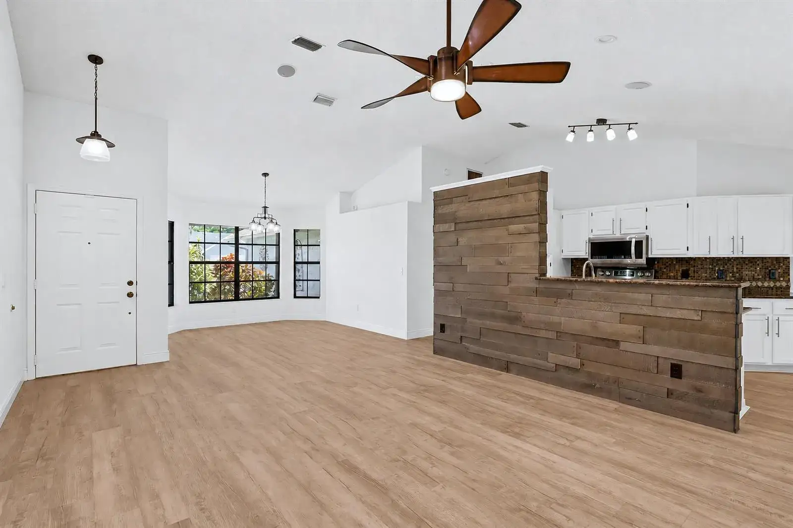 3 bedroom 2 bath Residential for sale at 117 Sherwood Drive, Royal Palm Beach FL 33411
