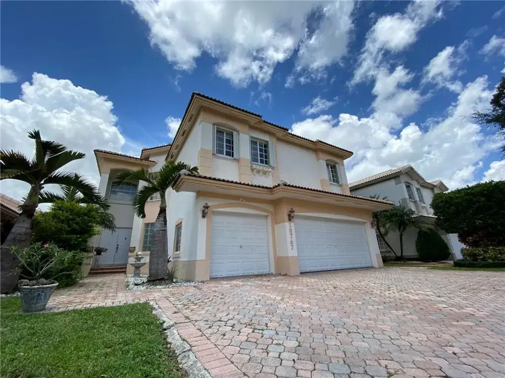 10747 NW 70th Terrace, Doral FL 33178
