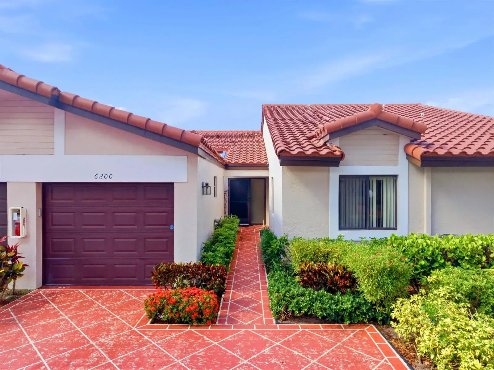 2 bedroom 2 bath Residential for sale at 6200 Kings Gate Circle, Delray Beach FL 33484