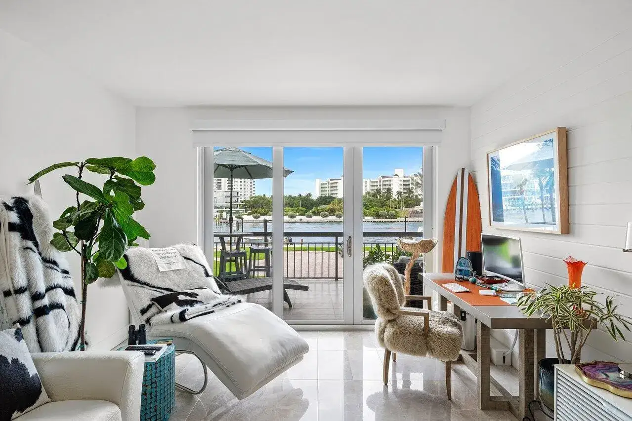 1 bedroom 1 bath Residential Lease for rent at 901 E Camino Real # 1c, Boca Raton FL 33432