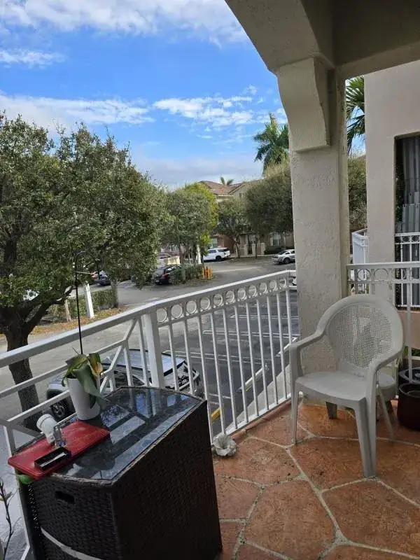 3 bedroom 2 bath Residential for sale at 8930 W Flagler Street # 221, Miami FL 33174