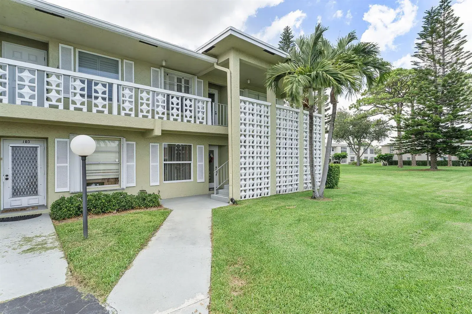 2 bedroom 2 bath Residential for sale at 1041 Orange Terrace # 104, Delray Beach FL 33445
