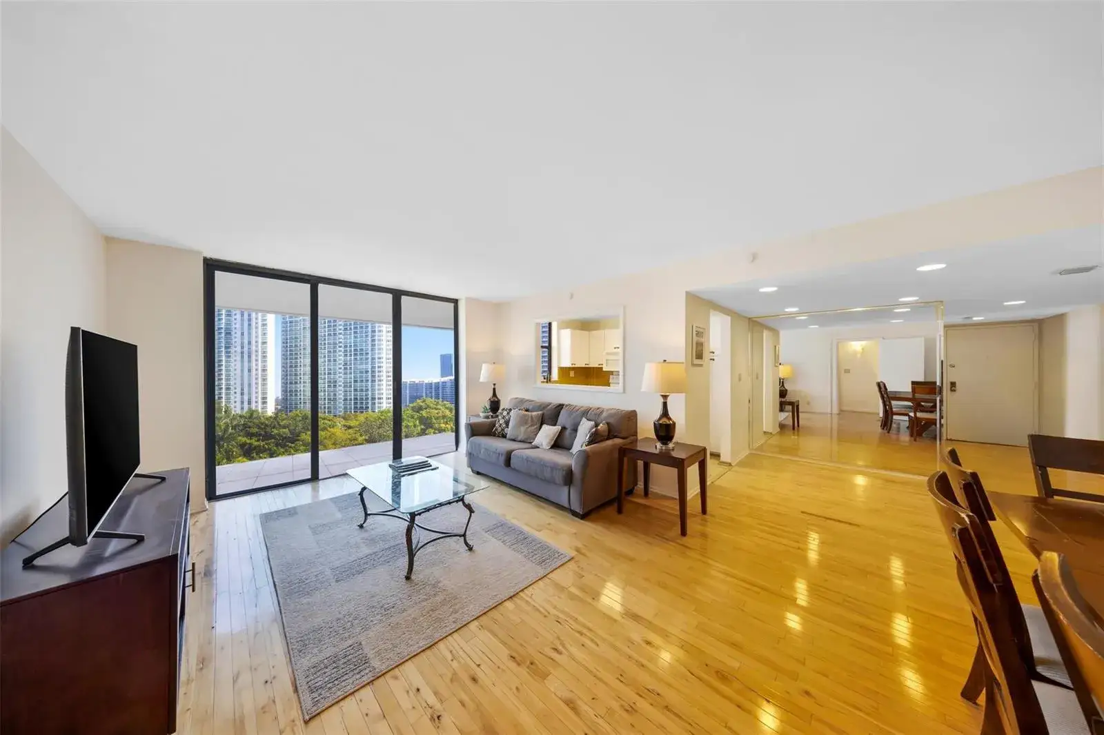 2 bedroom 2 bath Residential for sale at 18181 NE 31st Court # 804, Aventura FL 33160