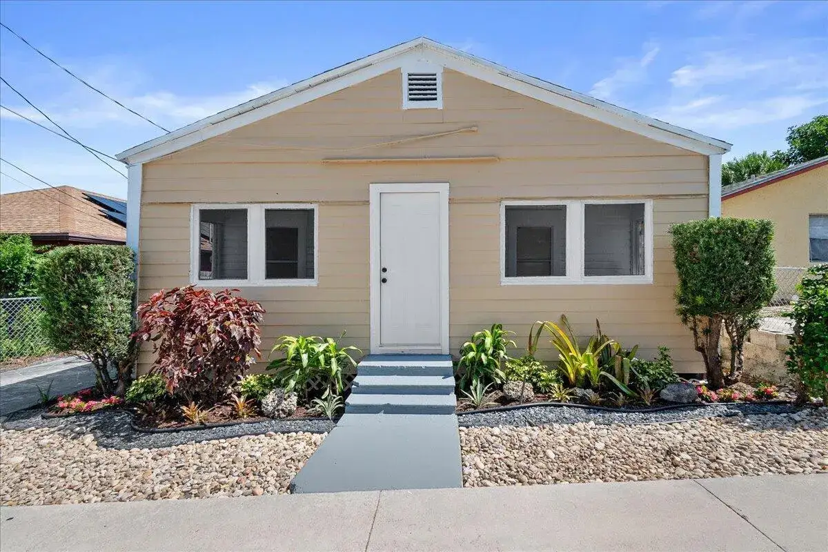 3 bedroom 1 bath Residential for sale at 1011 22nd Street, West Palm Beach FL 33407