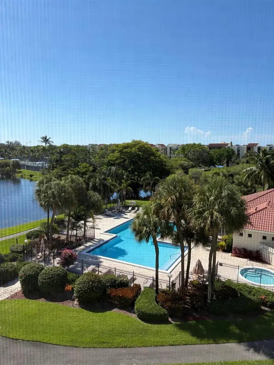 2 bedroom 2 bath Residential for sale at 1915 Lavers Circle # E508, Delray Beach FL 33444