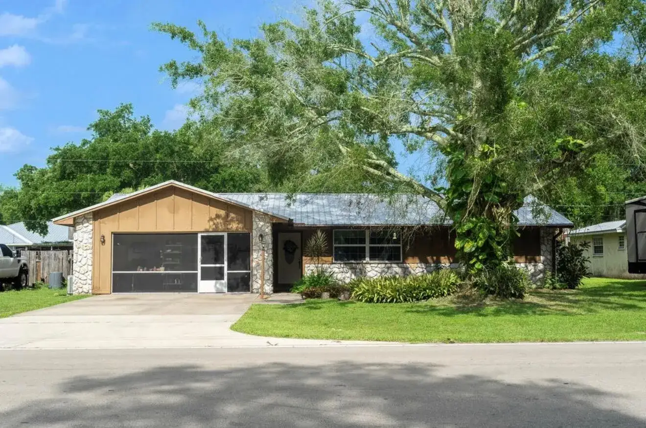 3 bedroom 2 bath Residential for sale at 1864 SW 24th Avenue, Okeechobee FL 34974