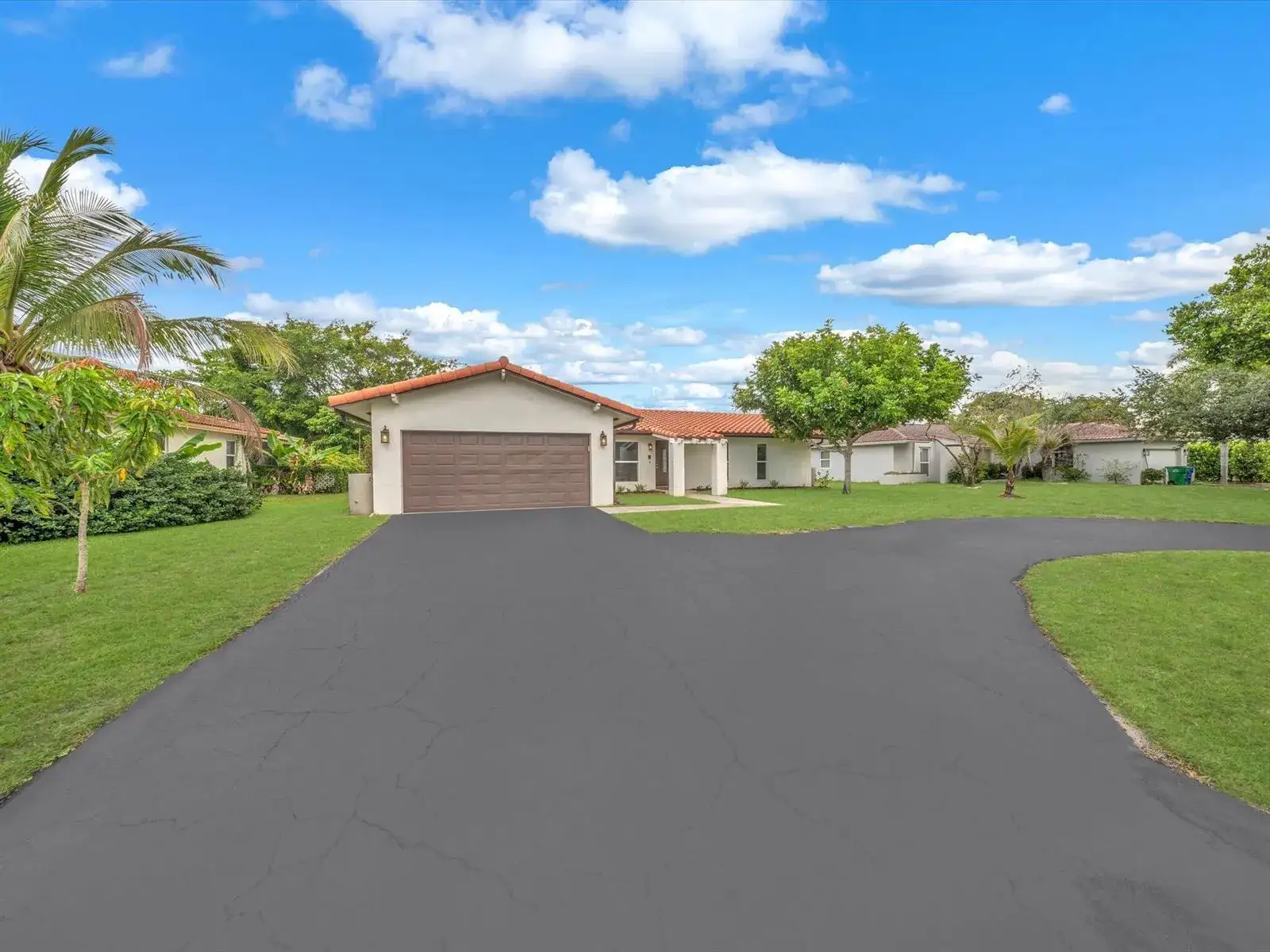 3 bedroom 2 bath Residential for sale at 834 Ramblewood Drive, Coral Springs FL 33071