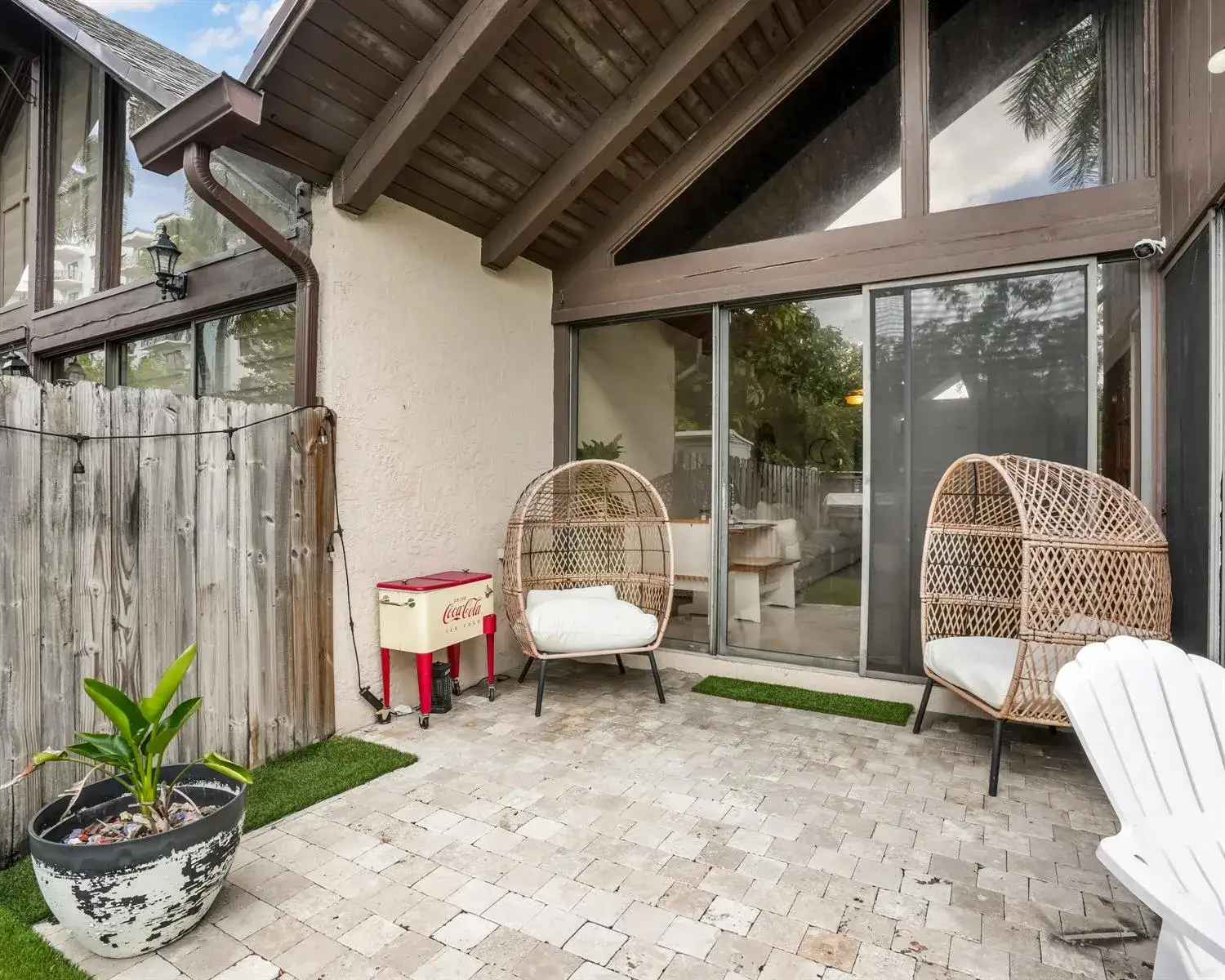 2 bedroom 2 bath Residential for sale at 407 N University Drive, Plantation FL 33324