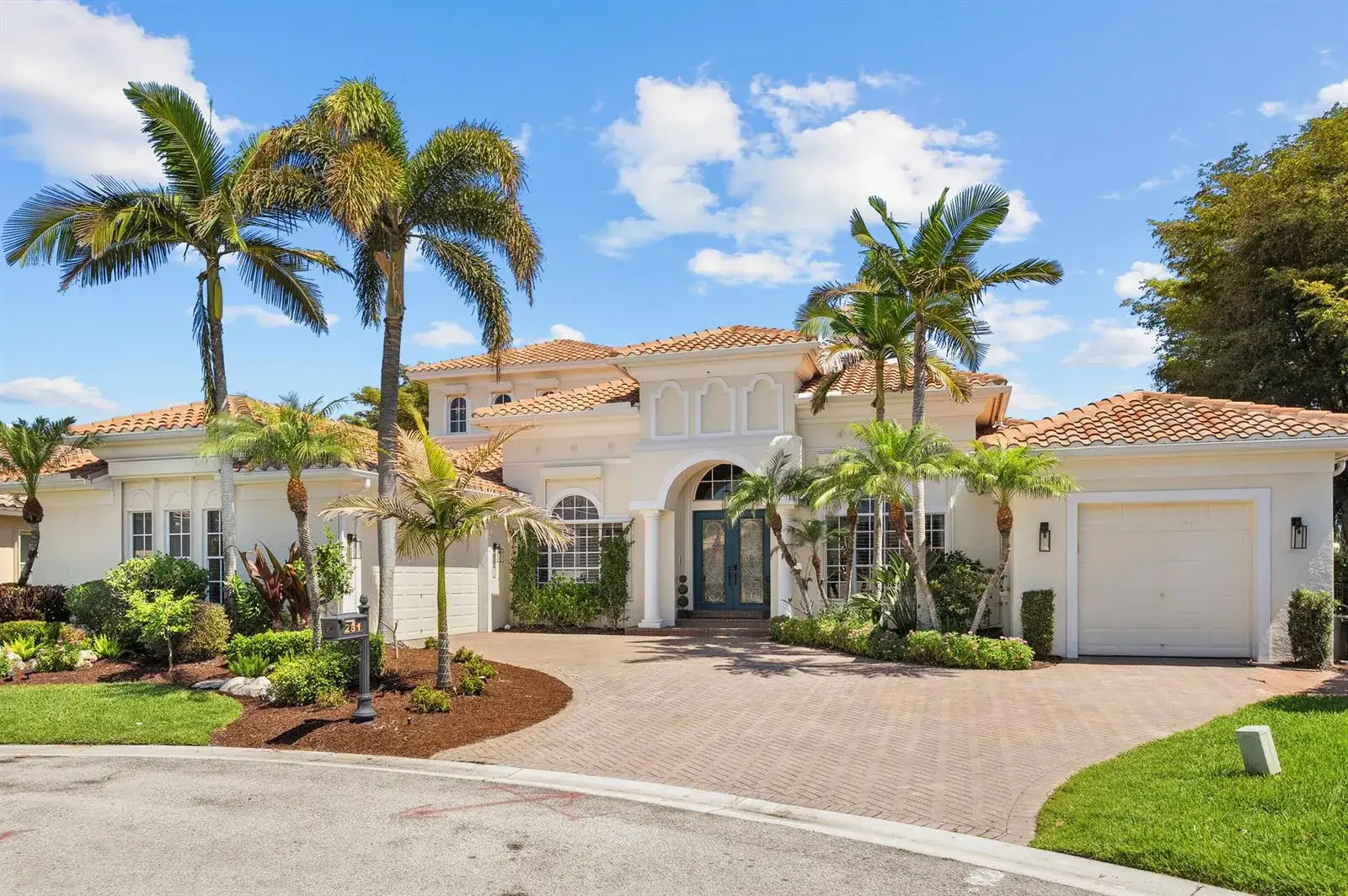 4 bedroom 4 bath Residential for sale at 281 SW Hatteras Court, Palm City FL 34990