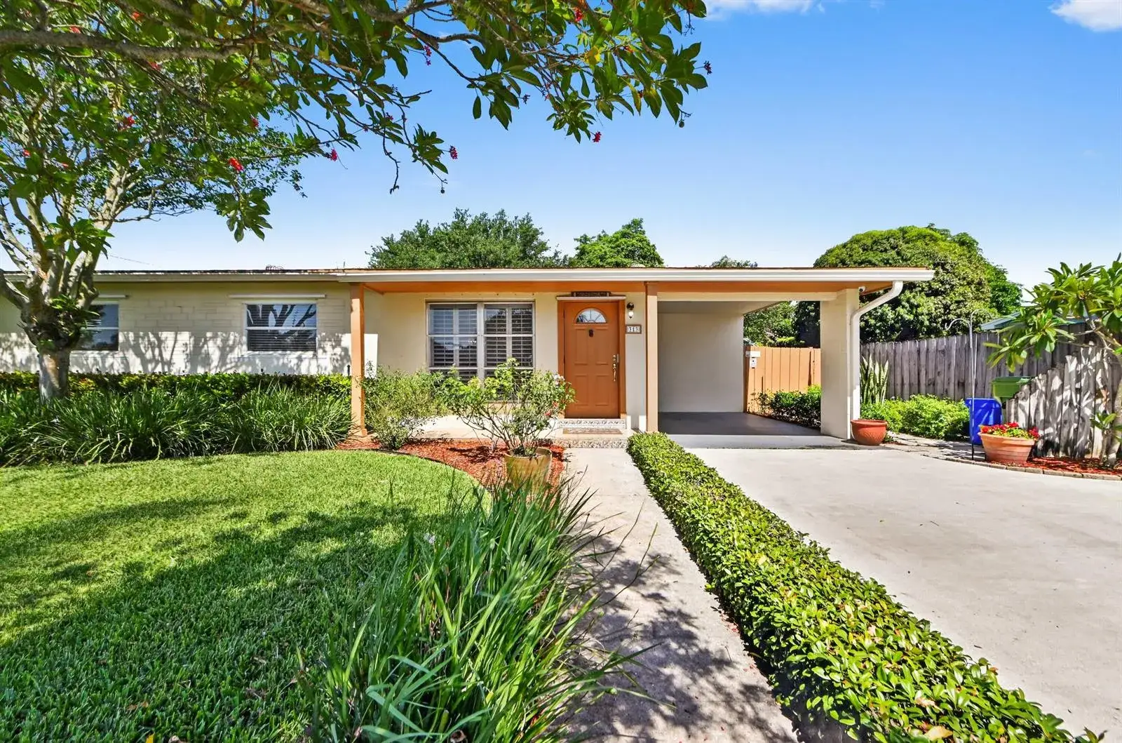 3 bedroom 2 bath Residential for sale at 313 Poe Drive, Palm Springs FL 33461