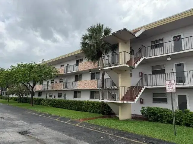 2 bedroom 2 bath Residential for sale at 6005 Del Lago Circle # 305, Sunrise FL 33313