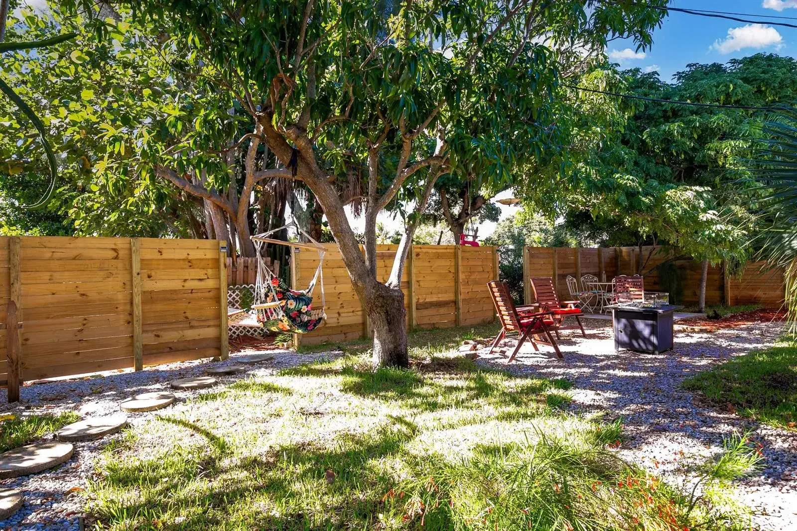 2 bedroom 2 bath Residential for sale at 609 S Arnold Avenue, Lantana FL 33462