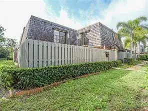 2 bedroom 2 bath Residential Lease for rent at 340 S Waverly Place # 8b, Vero Beach FL 32960