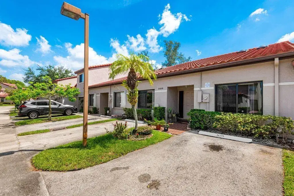 3459 Inverrary W # 3459, Lauderhill FL 33319