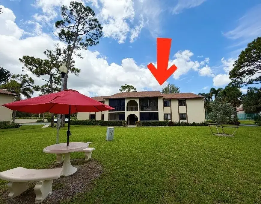 2 bedroom 2 bath Residential Lease for rent at 301 Knotty Pine Circle # 2, FL 33463