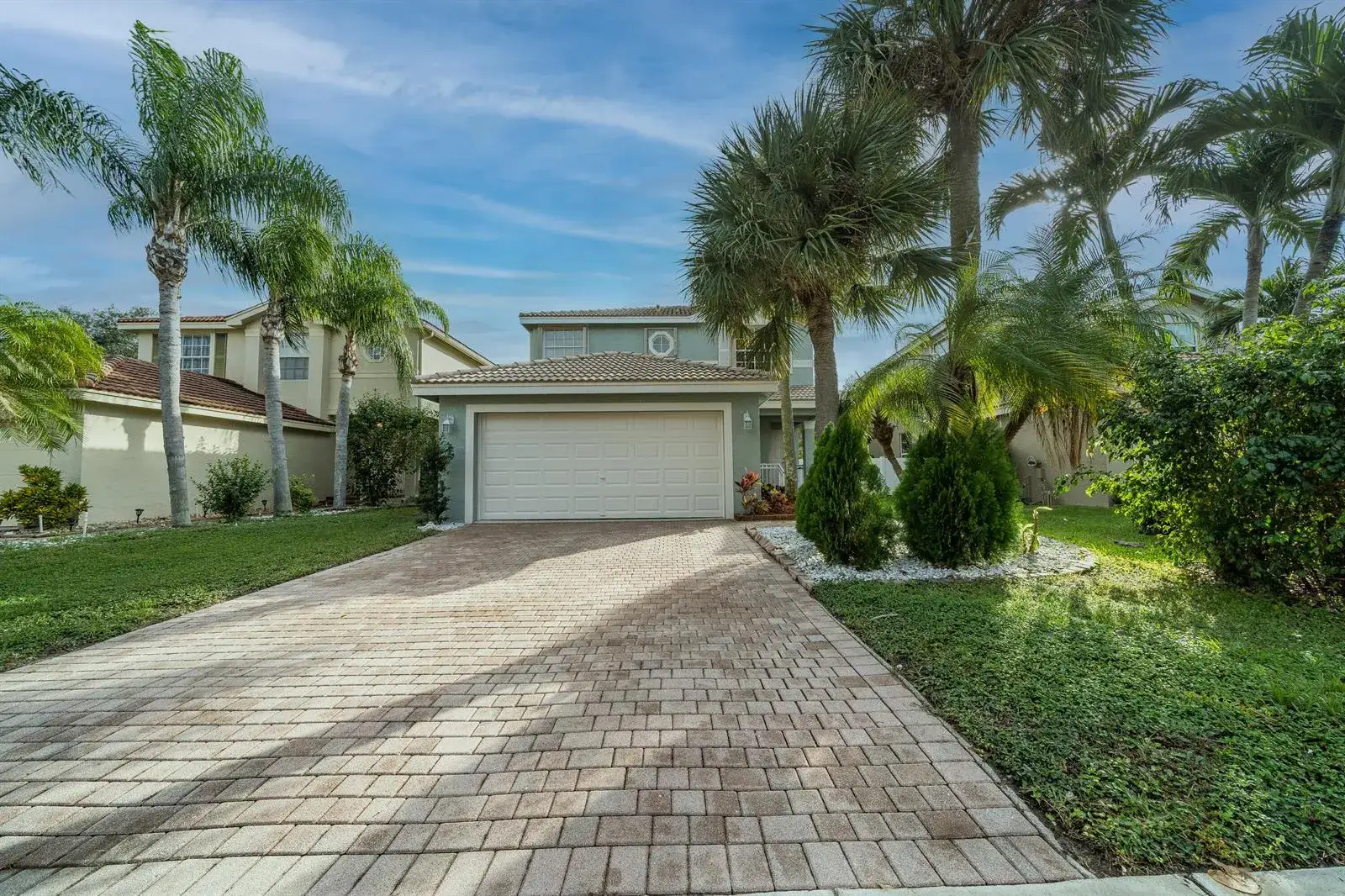 3 bedroom 2 bath Residential for sale at 5144 Aurora Lake Circle, FL 33463