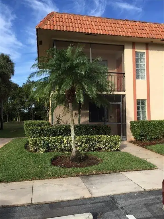 2 bedroom 2 bath Residential Lease for rent at 331 Lakeview Drive # 201, Weston FL 33326