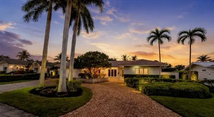 3 bedroom 2 bath Residential for sale at 4220 NE 26th Avenue, Lighthouse Point FL 33064