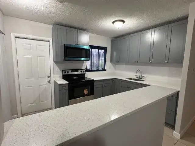 2 bedroom 1 bath Residential Lease for rent at 322 SW 2nd Street # 3, Pompano Beach FL 33060