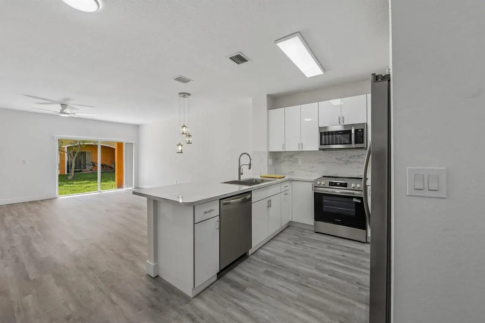 3 bedroom 2 bath Residential for sale at 560 St Tropez Lane, Margate FL 33068