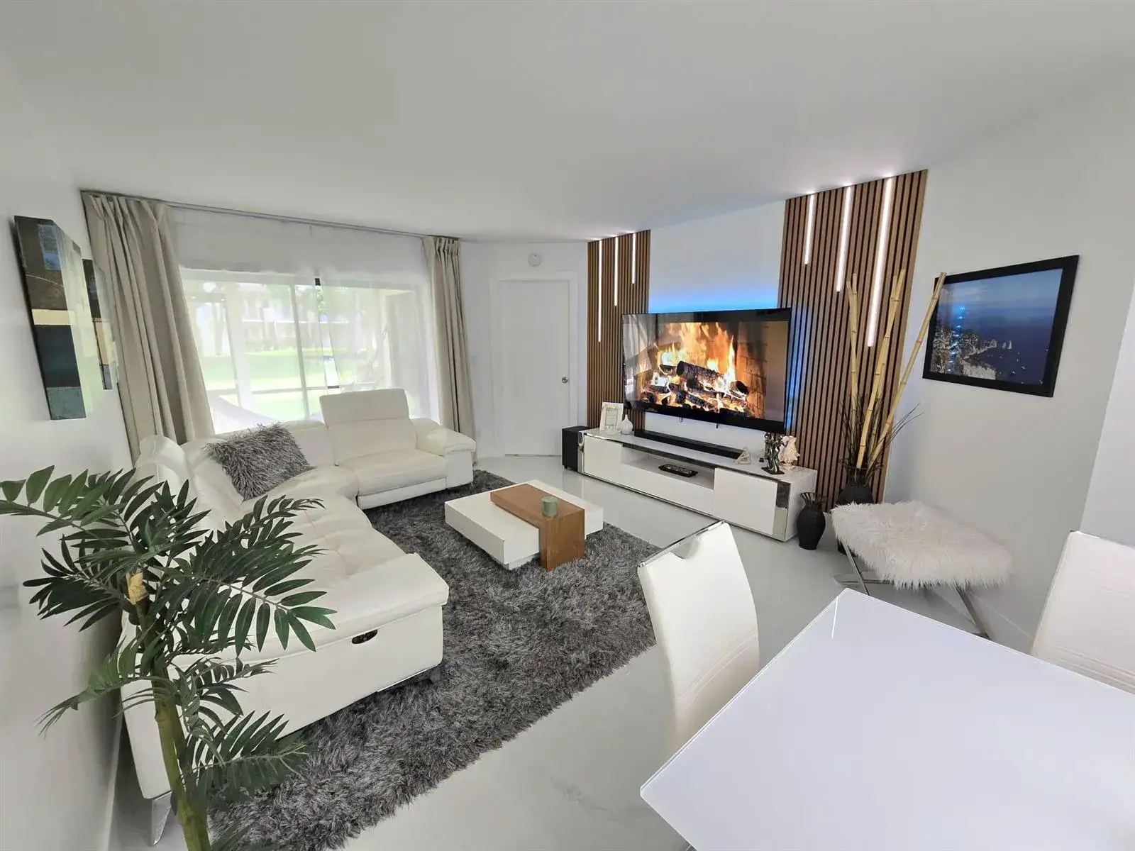 5577 Courtyard Drive, Margate FL 33063