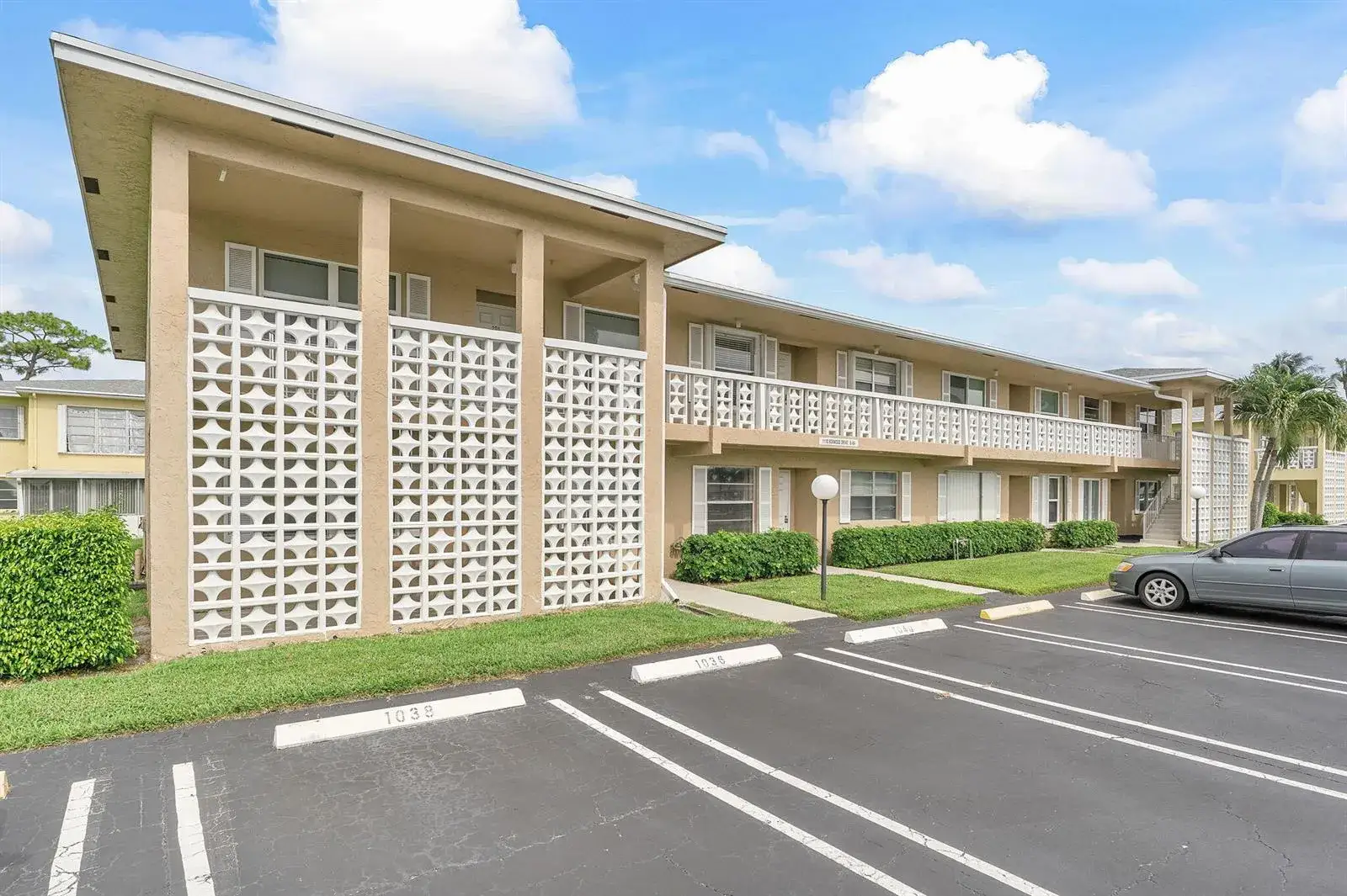 2 bedroom 2 bath Residential for sale at 1110 Boxwood Drive # 202, Delray Beach FL 33445