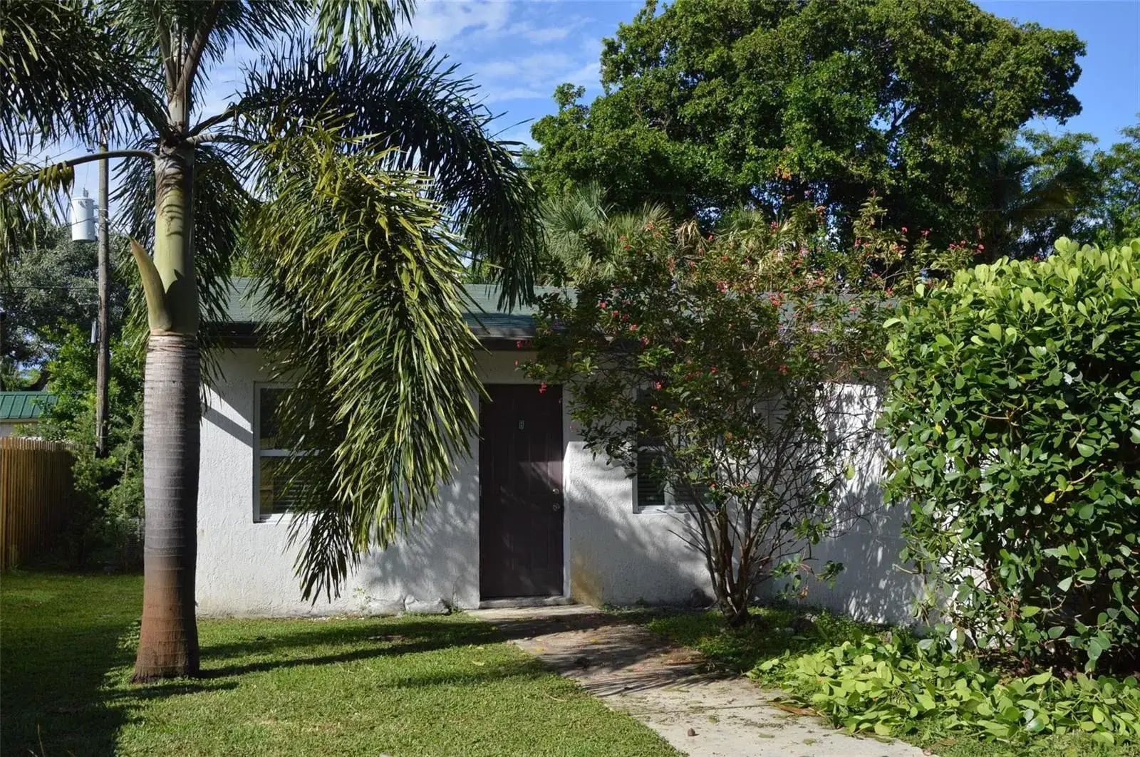 1 bedroom 1 bath Residential Lease for rent at 819 NE 14th Court # B, Fort Lauderdale FL 33304