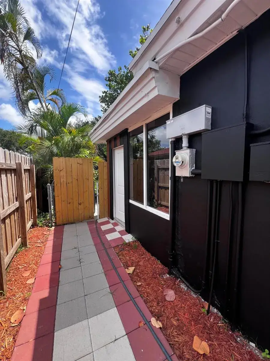 1 bedroom 1 bath Residential Lease for rent at 2815 Madison Street, Hollywood FL 33020